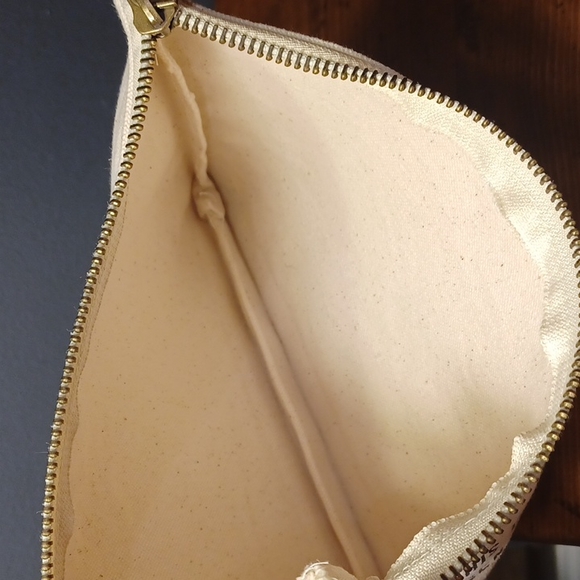 Cosmetic bag - Picture 8 of 9